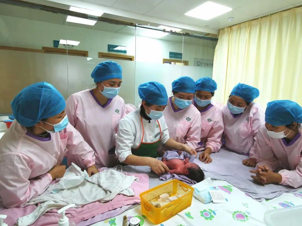 镇宁妇婴监护型护送